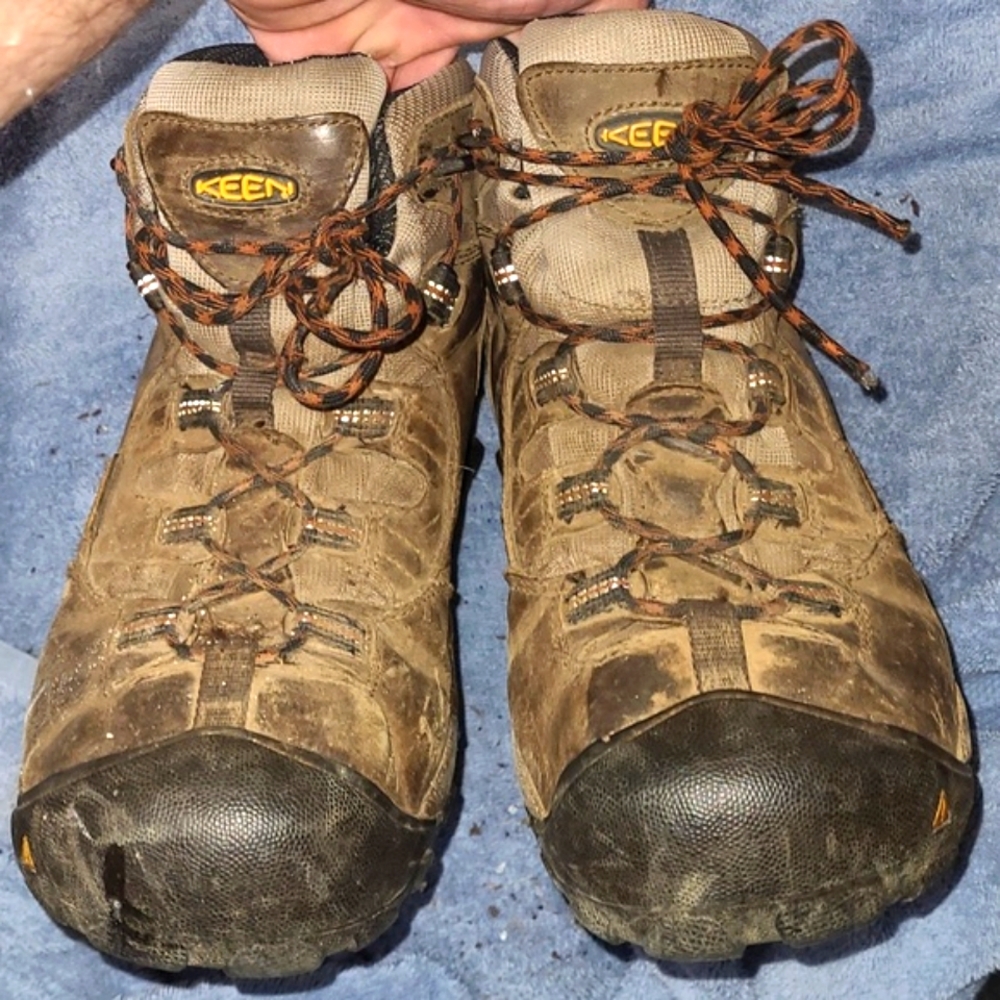 -KEEN- HIKING & WORK BOOTS